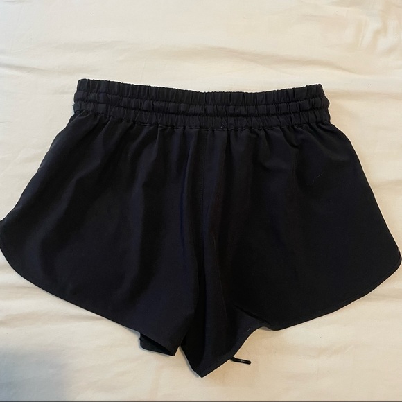 TNA ARITZIA- TnaMove Distance Shorts - Picture 5 of 6